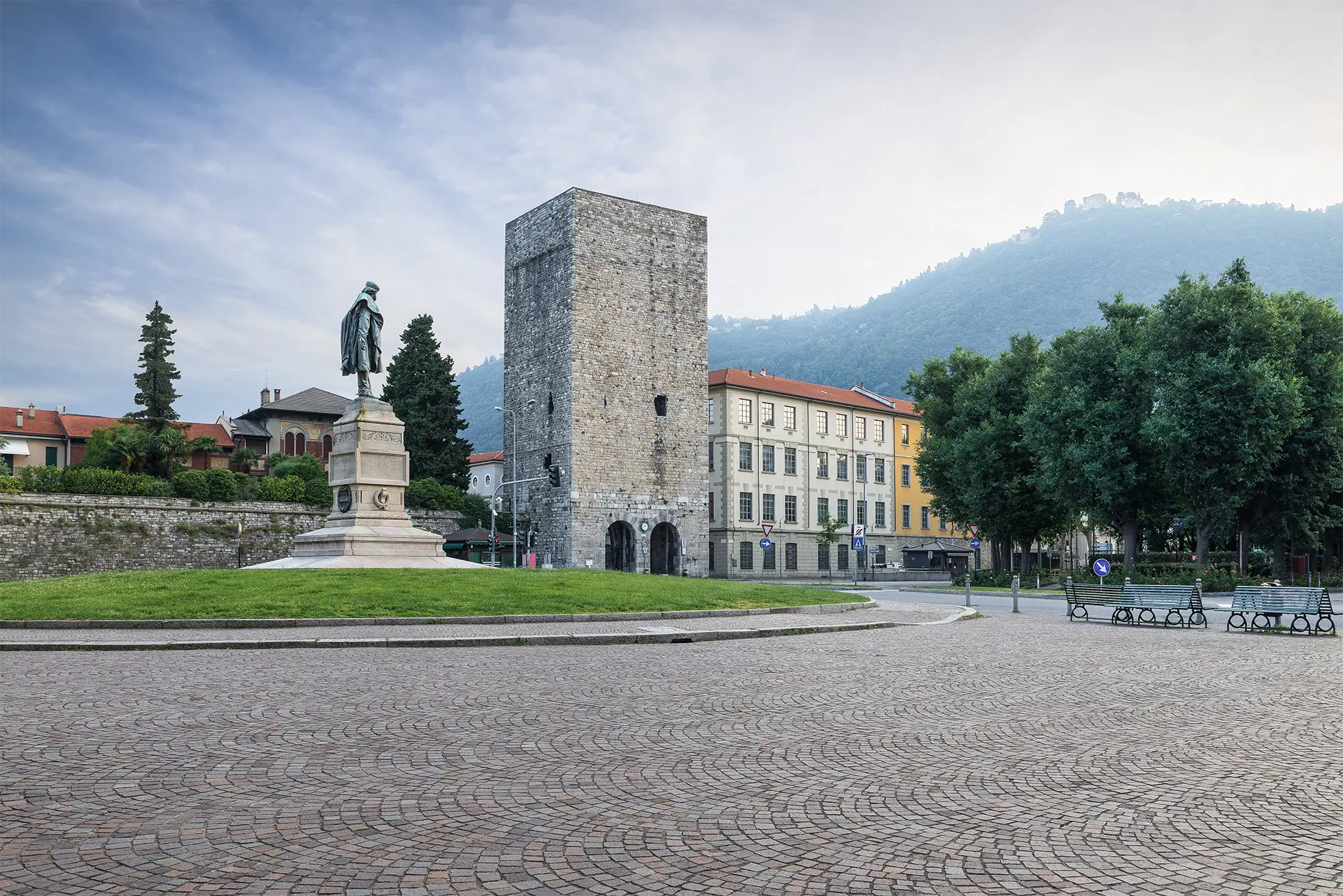Como Piazza Vittoria Porta Torre